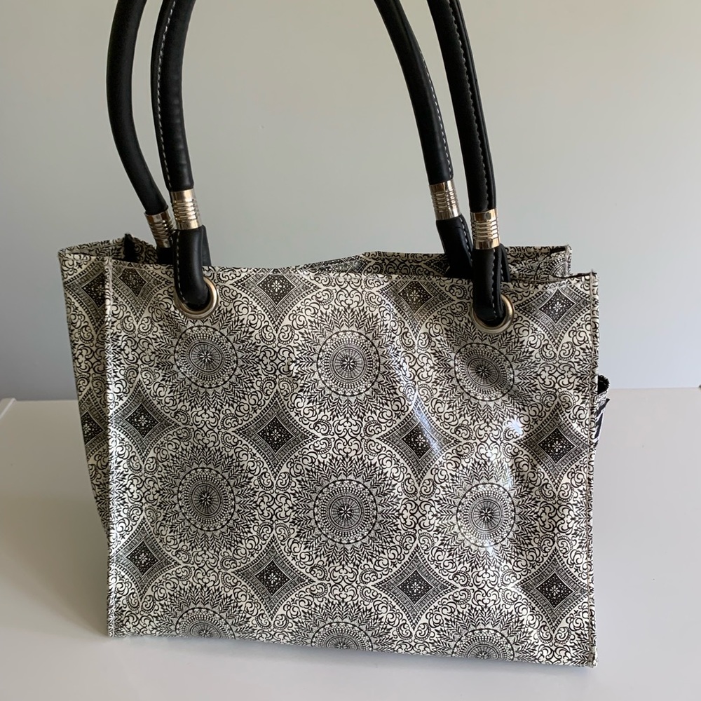 Flee Oil Cloth Bag.